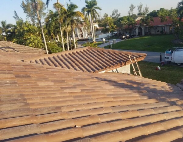 Tile Roofing Services in Hollywood, FL (1)